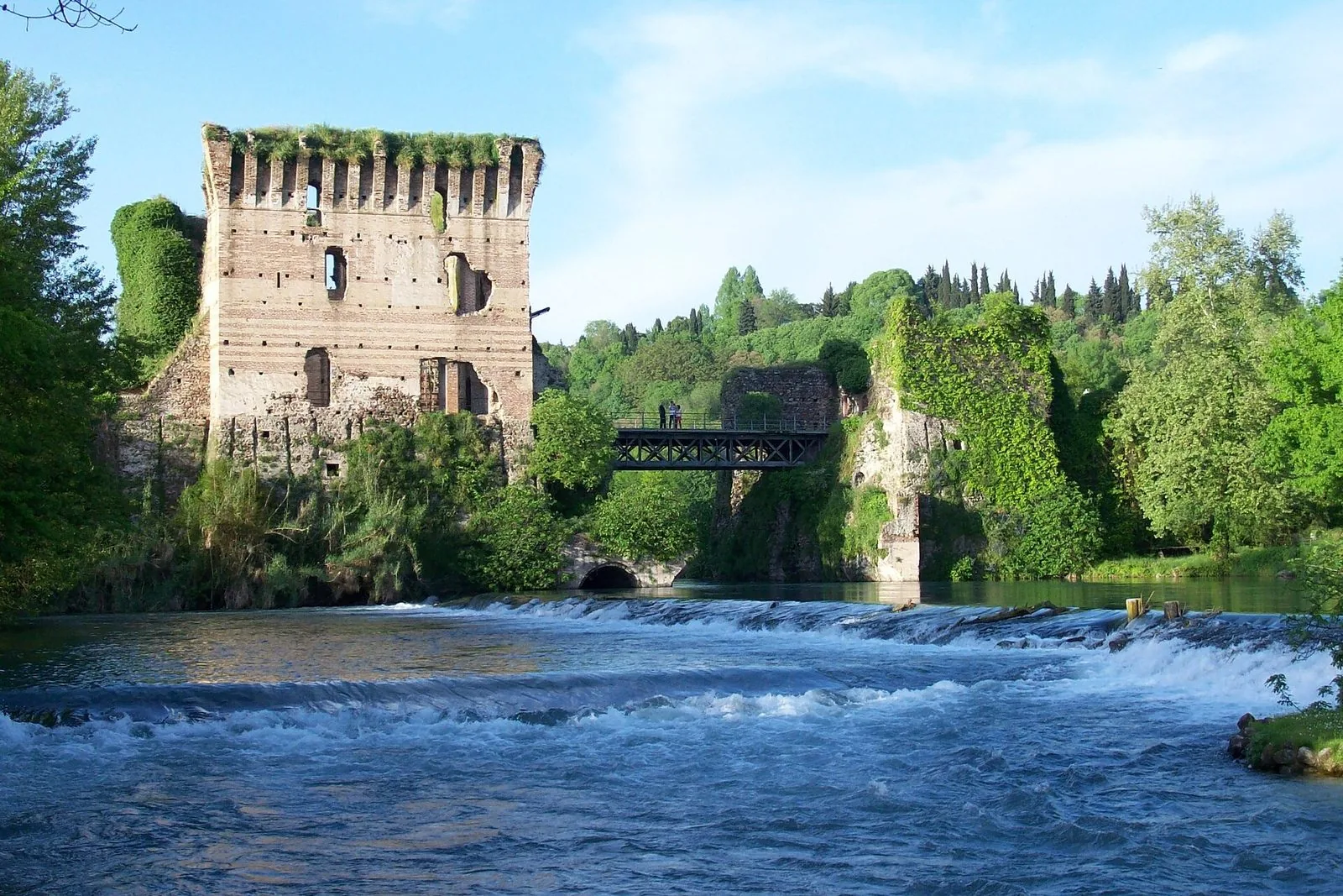 Il Ponte Visconteo sul fiume Mincio a Borghetto di Valeggio sul Mincio