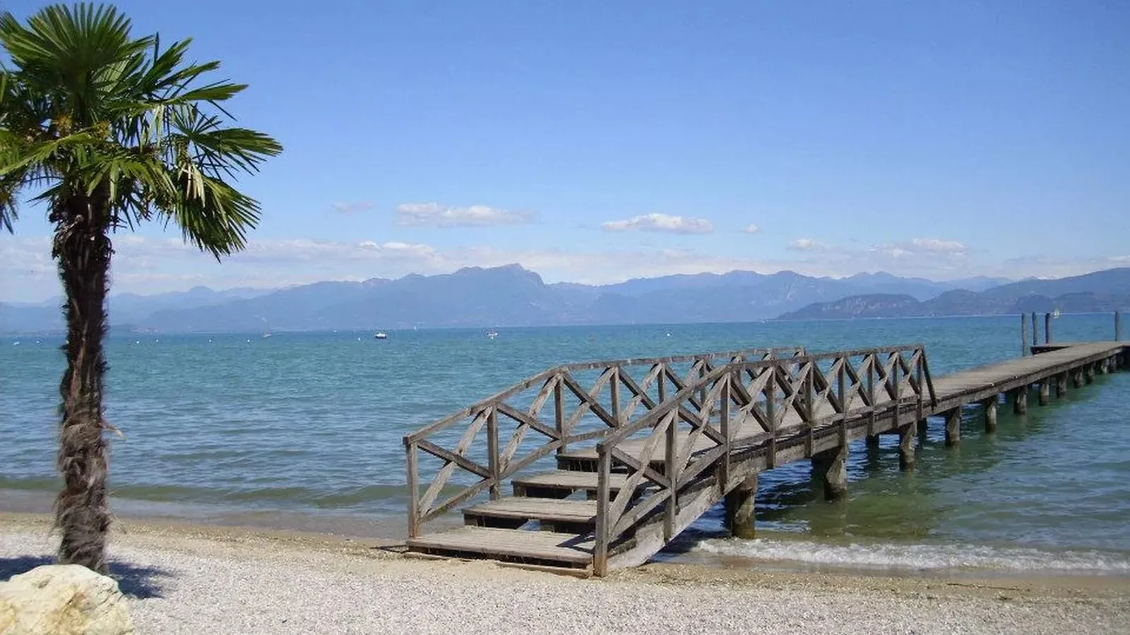 La spiaggia dei Cappuccini — dintorni di Susy's House, Peschiera del Garda